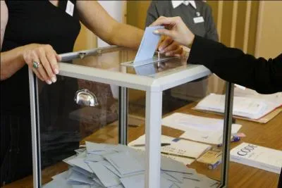 Avec quel candidat-surprise se retrouve Jacques Chirac à l'élection présidentielle de 2002 ?