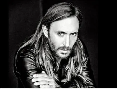 Qui est cet artiste ?