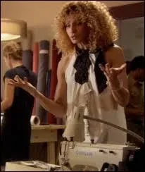 Dans les deux premières saisons, comment s'appelait l'assistante d'Eleanor ?