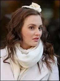 Dans le tout premier épisode, quelle jeune fille fait son apparition ?