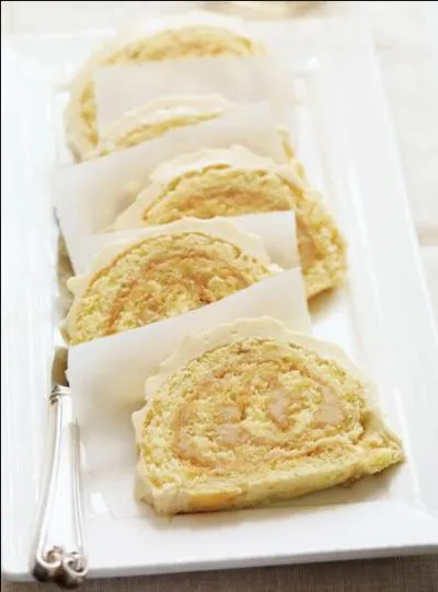 Évidemment, vous retrouverez la célèbre bûche de Noël mais si vous êtes chanceux, elle pourra être faite comme sur la photo avec le traditionnel...