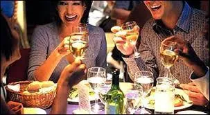 Comme d'habitude, nous avons dîné. Très souriante, je servais avec adoration mon mari, et n'hésitait pas à rire avec Marine. Comme d'habitude, j'ai dit que j'allais aller me ... car j'étais fatiguée. Et comme d'habitude, il a continué son petit cirque avec elle.