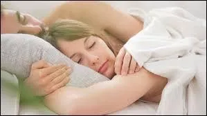 Il était 8h00. Je me suis levée et suis allée lui préparer son petit-déjeuner. Nous avons mangé ensemble, et il se comportait le plus normalement du monde. Il m'a flattée, nous avons ri tous les deux, et il m'a embrassée plusieurs fois sur la joue. Puis, il a ... son sac et est parti travailler, comme d'habitude.