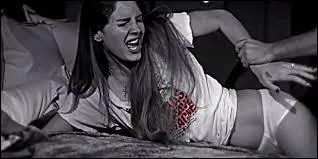 Un rictus plus qu'un sourire se dessina sur le visage de l'homme que j'avais ... . Quand aurais-je la force de lui résister ?