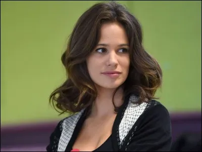 En quelle année fait-elle ses premiers pas au cinéma dans le film "15 ans et demi" ?