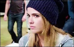 Qui est la jeune fille (coyote) qui a été retrouvée dans la forêt ?