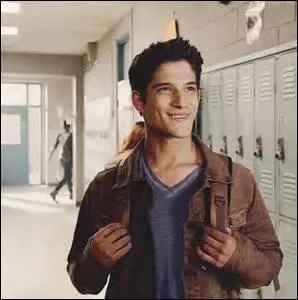 Avec qui Scott est-il en couple dans la saison 4 et la saison 5 ?