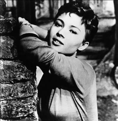 Mignonne comme tout non, mettez un nom sur la demoiselle ?