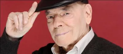 Ecrivain, créateur d'une revue de boxe, il fut engagé pour des petits ou des seconds rôles, dans une multitude de films !