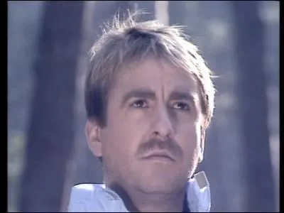 Comédien et humoriste, il n'a pu vous laisser indifférent, et pourtant, qu'est-ce qu'il était Nul !