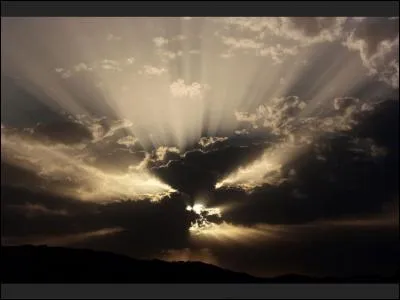 A quelle lueur est-elle assise ?