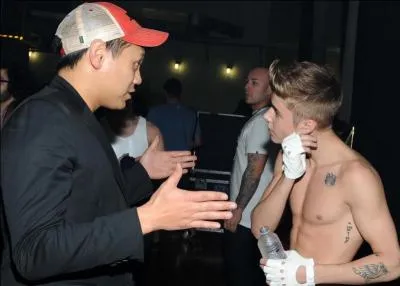 Ce film est une adaptation d'une s&eacute;rie d'animation tr&egrave;s populaire dans les ann&eacute;es 80. Les fans en col&egrave;re contre le r&eacute;alisateur : Jon.M.Chu l'ont menac&eacute; avec des...