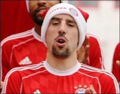 "Pô fassile le quiz ! Joilleux Nowel kan maîme ! ".
Pardon ! Qui est cet homme plein de talent ?