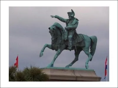 Notre voyage s'arrête ici, vous laissant au milieu de vos hortensias. Vous apprenez par votre voisin la mort de l'empereur. Ses cendres seront rapatriées de Sainte-Hélène...