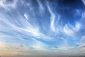 D'après Piaf, de quoi le peuple est-il épris ?