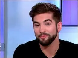 De quel instrument joue-t-il ?