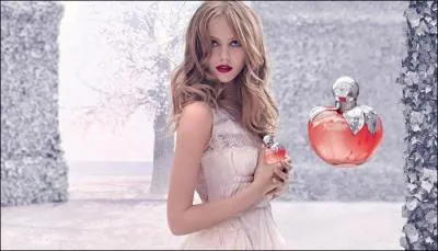 Comment rester insensible à la fraîcheur de la jolie Frida Gustavsson, toute aussi fraîche que cette eau auquel se joint le prénom de la créatrice ...