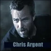 Qui interprète le rôle de Chris Argent ?