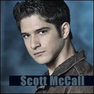 Qui interprète le rôle de Scott McCall ?