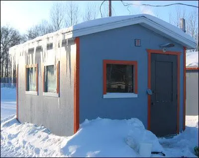 Pourquoi cette pêche nécessite-t-elle d'avoir de la glace et des températures froides pour que le père Noël puisse pêcher ?