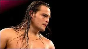 Comment s'appelle cette superstar de RAW ?