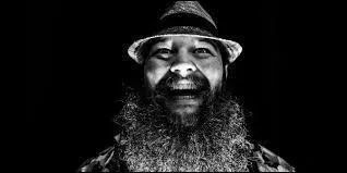 Comment s'appelle cette superstar de RAW ?