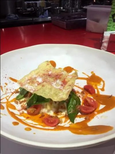 Bon et le chef est espagnol et s'appelle David Munoz c'est pourquoi il fait :