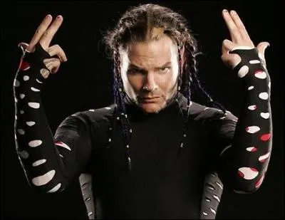 Laquelle de ces prises n'est pas de Jeff Hardy ?