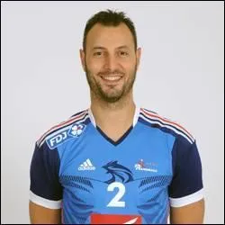 Le capitaine de l'équipe de France est...