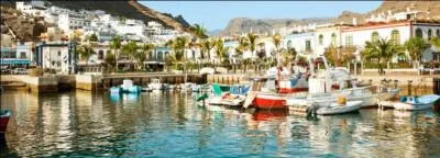 Surnomm&eacute; "La petite Venise" par ses habitants, quel est ce port situ&eacute; sur la c&ocirc;te ouest ?