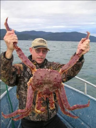 Autre spécialité de la région hormis le renne, comment se nomme ce crustacé géant que les pêcheurs s'arrachent en mer de Barents et qui constitue un mets de luxe ?