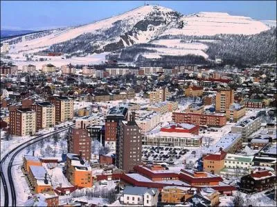 Voici la ville de Kiruna en Laponie suédoise. Quel élément a favorisé l'expansion de cette ville et son essor économique ?
