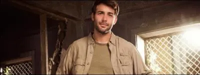 Si vous suivez la nouvelle série télé "Zoo", sur TF1, dans les épisodes du mardi 22 décembre 2015, l'équipe capture un bébé léopard dans sa tanière et l'emmène dans un hôpital pour lui faire un prélèvement, et là miracle ...