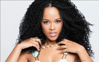 Qui est cette jolie fille ?