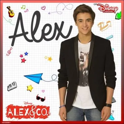 De qui Alex est-il amoureux au début de la saison ?