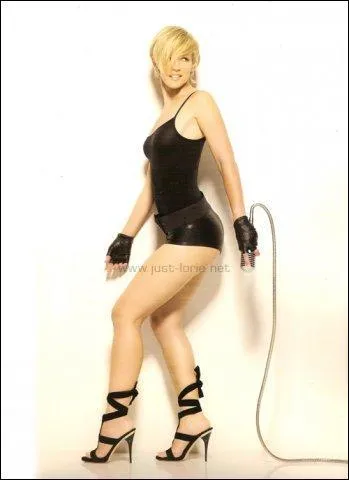 Avec qui cette chanteuse forme-t-elle un couple?