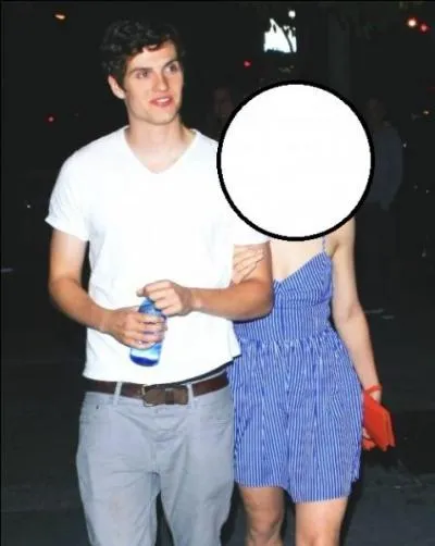 Daniel a été en couple avec une de ses partenaires de Teen Wolf jusqu'en 2013. 
Laquelle ?