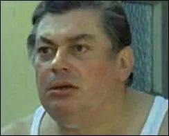 Acteur qui excellait dans les rôles de Français moyen, râleur et colérique... Je suis ?