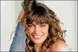 Qui est l'actrice la mieux payée de l'équipe (9000 euros par mois) ?