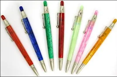 Quelle firme réalisa les premiers stylos à bille ?