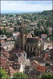 Ville Alsacienne au pied des Vosges, sous-préfecture de son département, Thann se situe dans le département ...