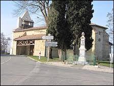 Notre balade commence à Castelnau-Picampeau. Commune de l'aire urbaine Toulousaine, dans le Savès, elle se situe en région...