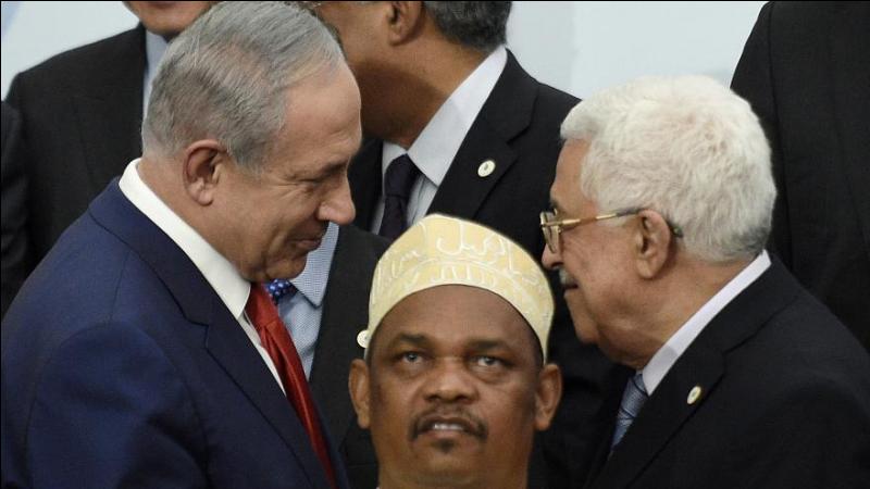 Lors de la COP 21, Ikililou Dhoinine fait le buzz dans les médias bien malgré lui en faisant une "photobomb" lors de la poignée de main entre Mahmoud Abbas et Benyamin Netanyahou. De quel pays est-il le chef d'Etat ?