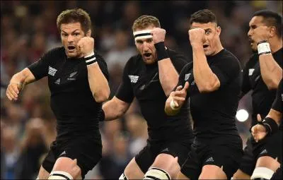 L'équipe de France a rencontré les All Blacks en quart de finale lors de la huitième édition de la coupe du monde de rubgy à XV. Par quel score les Néo-Zélandais se sont-ils imposés à Cardiff ?