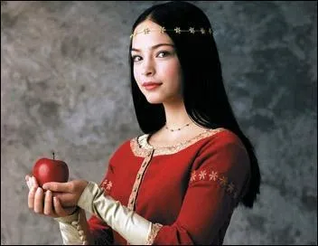 Cendrillon est plus vieille que Blanche Neige.