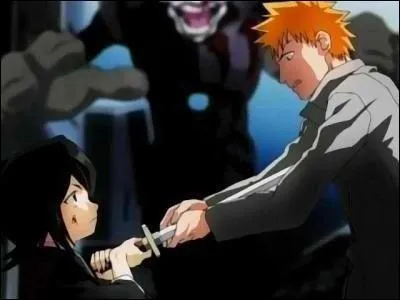 [Arc du Shinigami remplaçant] Qui transperce Ichigo au début de la série ?