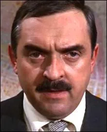 Acteur à la filmographie étourdissante dans laquelle il n'a souvent joué que des petits rôles, je suis ?