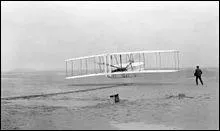 En 1903, l'aviation progresse d'un grand pas. Les frères Wright tentent de faire voler un de leurs avions, et surtout de le diriger. Il s'agit du premier vol contrôlé. Quel nom avait été donné à cet engin ?