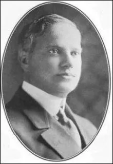 En 1912, il y a bien sûr eu le naufrage du Titanic. Environ 1 500 personnes ont perdu la vie durant cette affreuse nuit du 14 au 15 avril 1912. Laquelle de ces personnalités a rejoint les anges cette nuit-là, après avoir mis sa maîtresse en sécurité ?