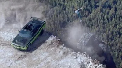 Ce film est une longue série qui n'en finit plus de finir. Dans ce....230 voitures ont été détruites et ils y ont mis 2h. 17 minutes de pellicule pour nous montrer cela ! Mais quelle est cette série et à quel numéro sont-ils rendus ?